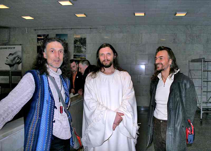Wadim und Wissarion im Gebude der Kunstausstellung in Kiew (2006)